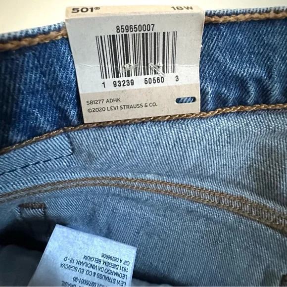 Levi's 501 Original Women's High Rise Jean Short Button Up Size 18W Blue, NEW - Picture 10 of 16